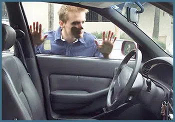 Safe Key Shop New York, NY 212-918-5432 - 19-locked-keys-in-car